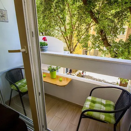 Charming Zora Apartmán Split