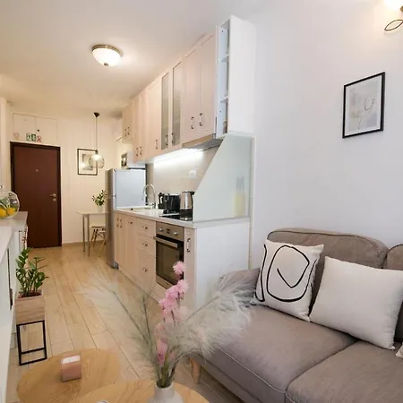 Charming Zora Σπλιτ