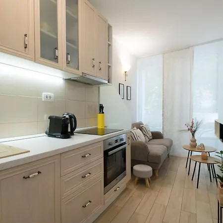 Charming Zora Σπλιτ